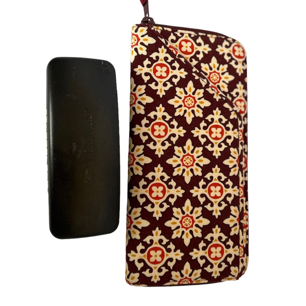 4. VERA BRADLEY Medallion Travel Organizer Portfolio Wallet Retired New